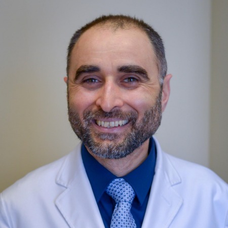 Pharmacist Hashim Zaibak, creator of Al Siha (The Health Podcast), discusses COVID-19 vaccines during his podcast and with patients in his pharmacy.